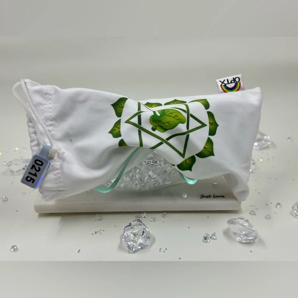 🛍️ RARE White Cat Eye Frame Green Lens - Picture 6 of 9